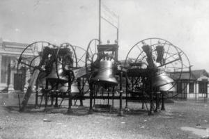Fiera di Milano - Campionaria 1929 - Installazione di campane della Fonderia D'Adda Frencesco