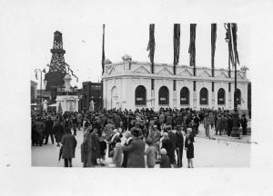 Fiera di Milano - Campionaria 1929 - Entrata di piazza Giulio Cesare - Folla di visitatori