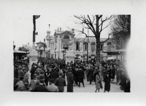 Fiera di Milano - Campionaria 1929 - Entrata di porta Domodossola - Folla di visitatori