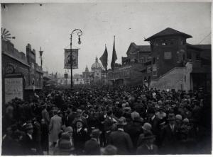 Fiera di Milano - Campionaria 1929 - Viale della scienza - Folla di visitatori