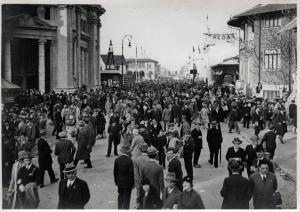 Fiera di Milano - Campionaria 1929 - Viale dell'industria - Folla di visitatori
