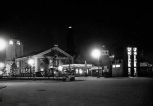 Fiera di Milano - Campionaria 1929 - Padiglione dell'Unione Sovietica e padiglione dell'UNICA - Veduta notturna
