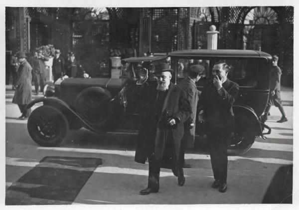 Fiera di Milano - Campionaria 1930 - Visita del questore di Milano