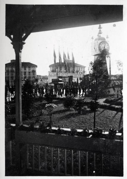 Fiera di Milano - Campionaria 1930 - Aiuole nell'area interna dell'entrata di piazza Giulio Cesare