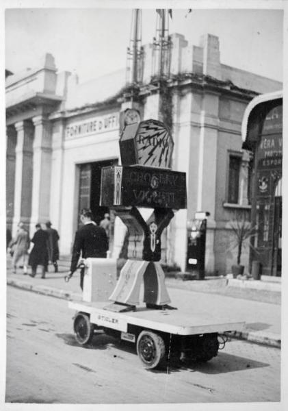 Fiera di Milano - Campionaria 1930 - Pubblicità mobile della Crosley radio