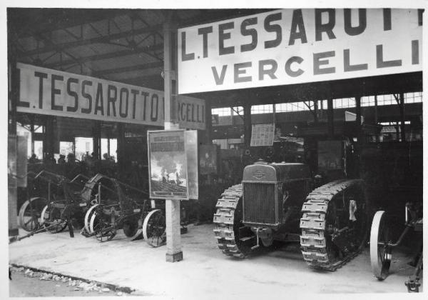 Fiera di Milano - Campionaria 1930 - Tettoia delle macchine agricole - Stand della ditta Tessarotto