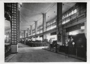 Fiera di Milano - Campionaria 1930 - Salone dell'automobile nel palazzo dello sport - Sezione accessori