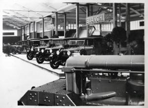 Fiera di Milano - Campionaria 1930 - Salone dell'automobile - Sezione autoveicoli