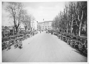 Fiera di Milano - Campionaria 1930 - Parcheggio di automobili all'esterno