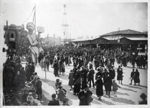 Fiera di Milano - Campionaria 1930 - Viale della scienza - Folla di visitatori