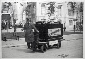 Fiera di Milano - Campionaria 1930 - Pubblicità mobile della Hensemberger