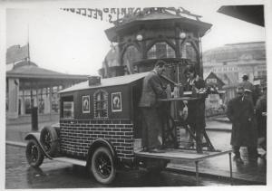 Fiera di Milano - Campionaria 1930 - Automoveicolo pubblicitario della Dubied