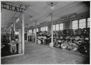 Fiera di Milano - Campionaria 1930 - Padiglione dei tessili e delle industrie del cuoio - Salone del cuoio