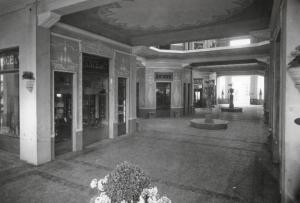 Fiera di Milano - Campionaria 1930 - Padiglione delle profumerie - Sale interne