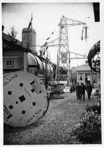 Fiera di Milano - Campionaria 1930 - Area con esposizione di cavi Pirelli e traliccio della Società meridionale di elettricità