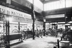 Fiera di Milano - Campionaria 1927 - Tettoia delle macchine agricole - Stand di produttori francesi