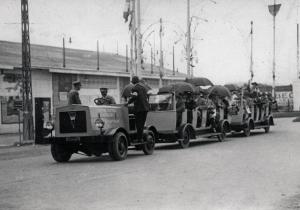Fiera di Milano - Campionaria 1928 - Trenino elettrico Stigler con visitatori