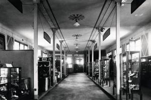 Fiera di Milano - Campionaria 1932 - Padiglione delle industrie del cuoio - Sala interna