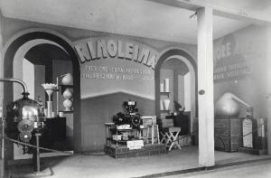 Fiera di Milano - Campionaria 1932 - Padiglione delle industrie chimiche - Stand del farmaco Rinoleina