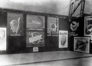 Fiera di Milano - Campionaria 1932 - Mostra nazionale della pubblicità - Stand di manifesti pubblicitari