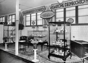 Fiera di Milano - Campionaria 1932 - Padiglione delle industrie del cuoio - Stand del Calzaturificio Gastone Del Vecchio