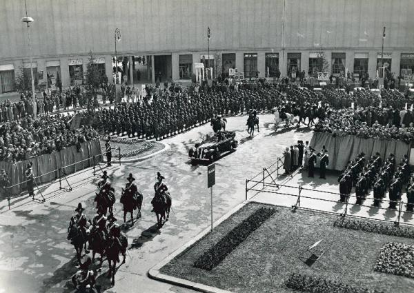 Fiera di Milano - Campionaria 1949 - Visita del presidente della Repubblica Luigi Einaudi in occasione della inaugurazione