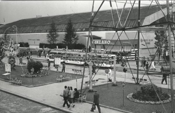 Fiera di Milano - Campionaria 1951 - Viale dell'industria