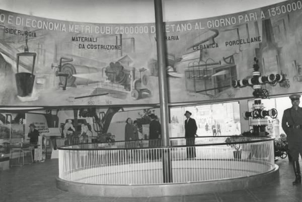 Fiera di Milano - Campionaria 1951 - Padiglione dell'Agip e Snam - Sala interna