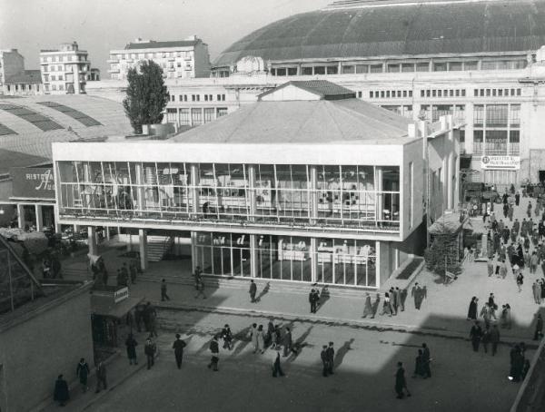 Fiera di Milano - Campionaria 1949 - Auditorium, sede della Mostra della RAI (Radio audizioni italiane, poi RAI Radiotelevisione italiana) - Veduta esterna