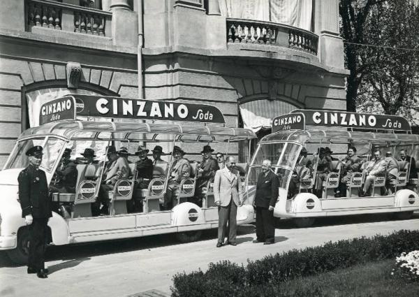 Fiera di Milano - Campionaria 1950 - Visita di un gruppo di industriali di Detroit