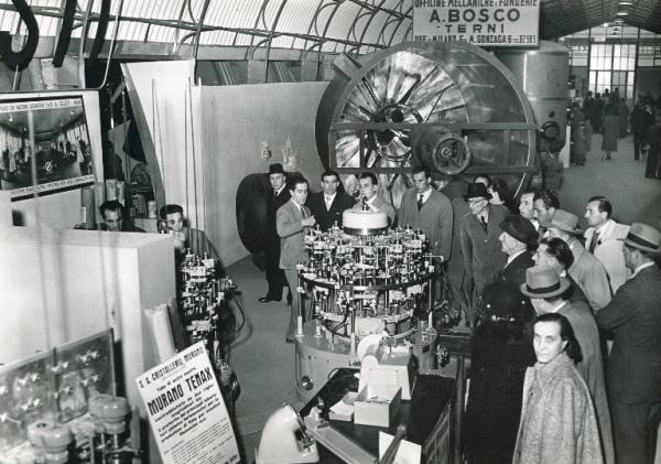 Fiera di Milano - Campionaria 1950 - Padiglione di macchine e apparecchi per l'industria chimica - Interno