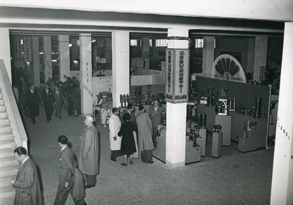 Fiera di Milano - Campionaria 1950 - Padiglione delle forniture e impianti per la casa, alberghi e negozi - Sala delle forniture alberghiere