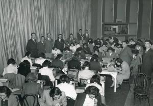 Fiera di Milano - Campionaria 1949 - Concorso di stenodattilografia commerciale organizzato dall'ENAL (Ente nazionale assistenza lavoratori)