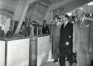 Fiera di Milano - Campionaria 1949 - Visita del presidente del consiglio Alcide De Gasperi