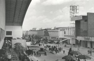 Fiera di Milano - Campionaria 1951 - Viale dell'industria