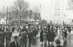 Fiera di Milano - Campionaria 1951 - Entrata di porta Domodossola - Folla di visitatori