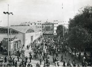 Fiera di Milano - Campionaria 1949 - Viale dell'agricoltura (poi viale del lavoro) - Folla di visitatori