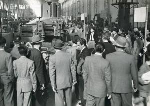 Fiera di Milano - Campionaria 1949 - Padiglione della meccanica - Stand della ditta Adolf Waldrich - Visitatori