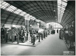 Fiera di Milano - Campionaria 1949 - Padiglione di macchine e apparecchi per l'industria chimica - Interno