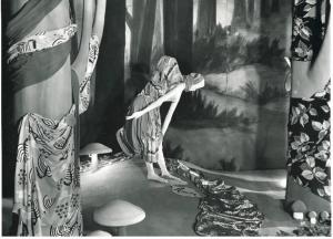 Fiera di Milano - Campionaria 1949 - Padiglione della Italviscosa - Presentazione di modelli e tessuti