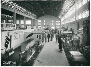 Fiera di Milano - Campionaria 1949 - Padiglione del cuoio e delle macchine per la sua lavorazione - Interno