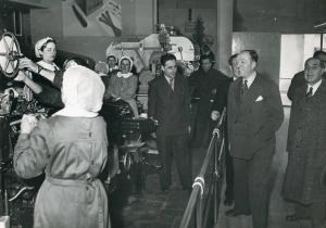 Fiera di Milano - Campionaria 1950 - Visita del ministro delle finanze Ezio Vanoni