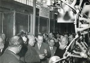 Fiera di Milano - Campionaria 1950 - Visita del presidente del consiglio Alcide De Gasperi