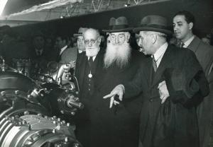 Fiera di Milano - Campionaria 1950 - Visita del ministro dei trasporti Ludovico D'Aragona