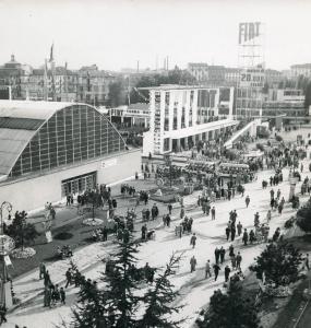 Fiera di Milano - Campionaria 1950 - Viale dell'industria