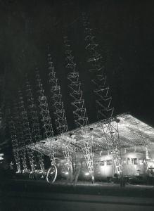 Fiera di Milano - Campionaria 1950 - Area espositiva dell'OM - Veduta notturna