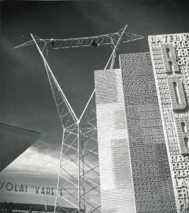 Fiera di Milano - Campionaria 1950 - Settore dell'edilizia - Torri in mattoni della RDB (Rizzi Donelli Breviglieri)