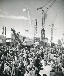 Fiera di Milano - Campionaria 1950 - Viale del lavoro - Folla di visitatori