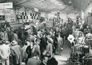 Fiera di Milano - Campionaria 1950 - Padiglione delle macchine per l'industria enologica - Interno