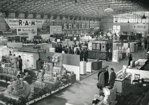 Fiera di Milano - Campionaria 1950 - Padiglione dei frigoriferi e delle macchine per l'industria del freddo - Interno